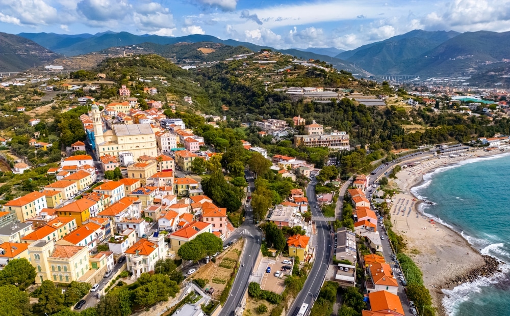 Luftbild von Bussana und Arma di Taggia an der italienischen Riviera in der Provinz Imperia
