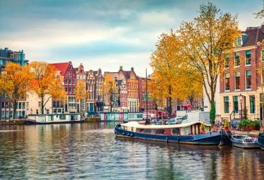 Hausboot Amsterdam im Herbst