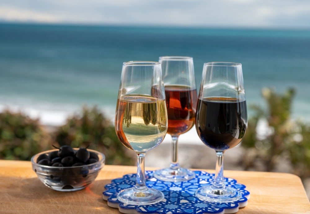 Drei Gläser mit spanischem Wein
