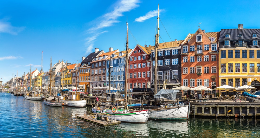 Nyhavn Bezirk ist eines der berühmtesten und schönsten Wahrzeichen Kopenhagens